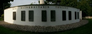 Le lapidi con i nomi dei caduti, che sono tanti comein tutte le guerre, del battaglione universitario Toscano.